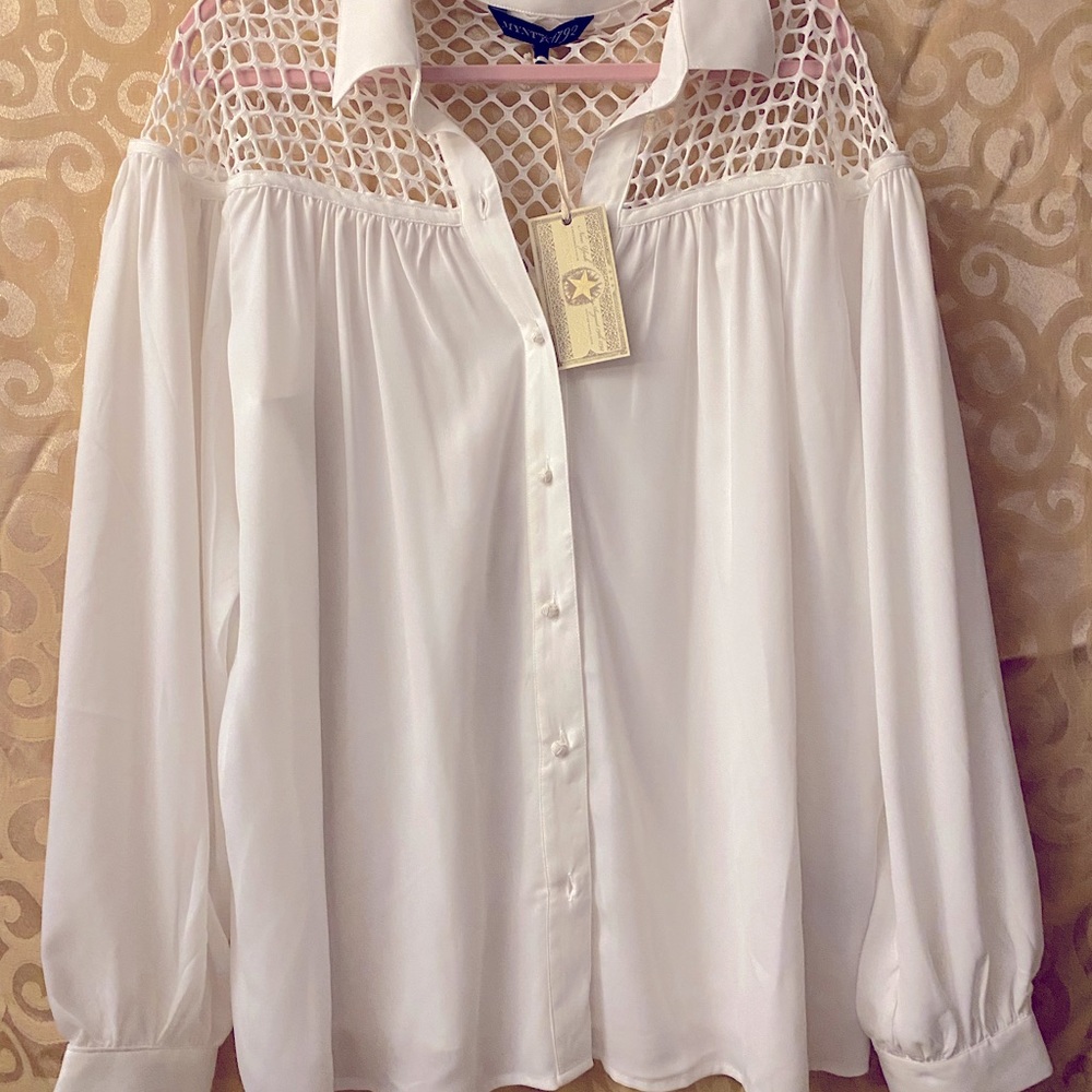 Beautiful White basket weave blouse